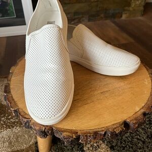 Ladies Steve Madden Slip ons 7 white used